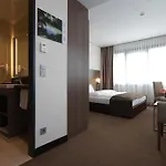 מלון Intercityhotel 4*