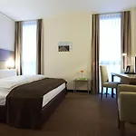 מלון Intercityhotel 4*