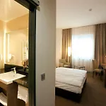 מלון Intercityhotel 4*