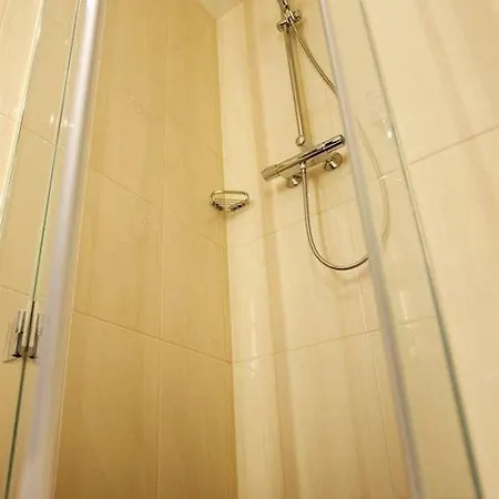 Intercityhotel Otel 4*